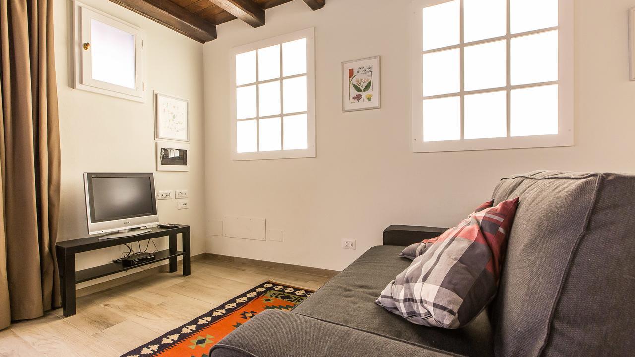 In Trastevere White Apartment Rom